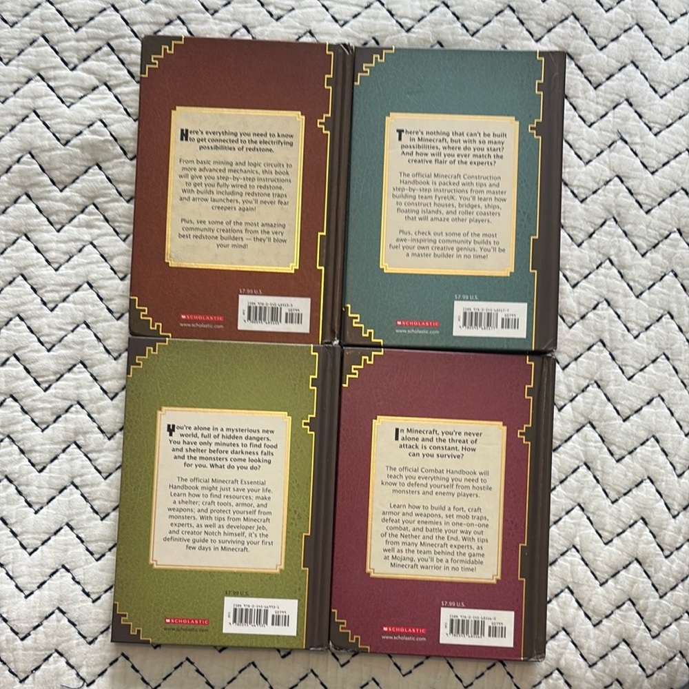 Minecraft Handbook Set - Picture 2 of 2